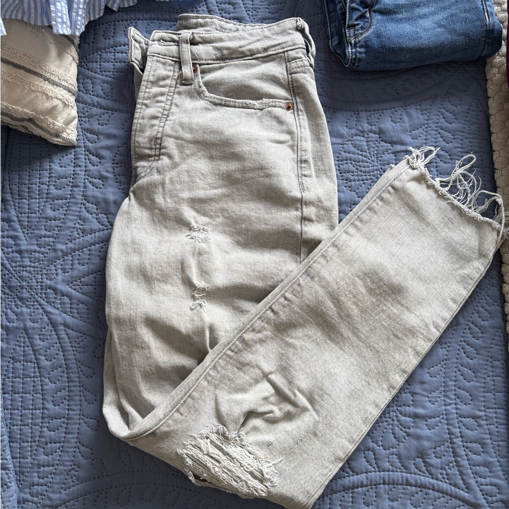 Old Navy Light Gray Frayed Hem Cropped Jeans